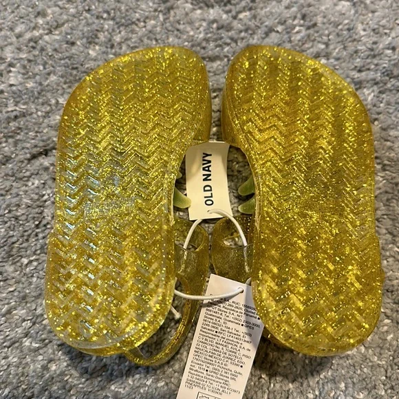NWT Toddler Girl size 6T Yellow Jelly Sandals - Picture 3 of 7